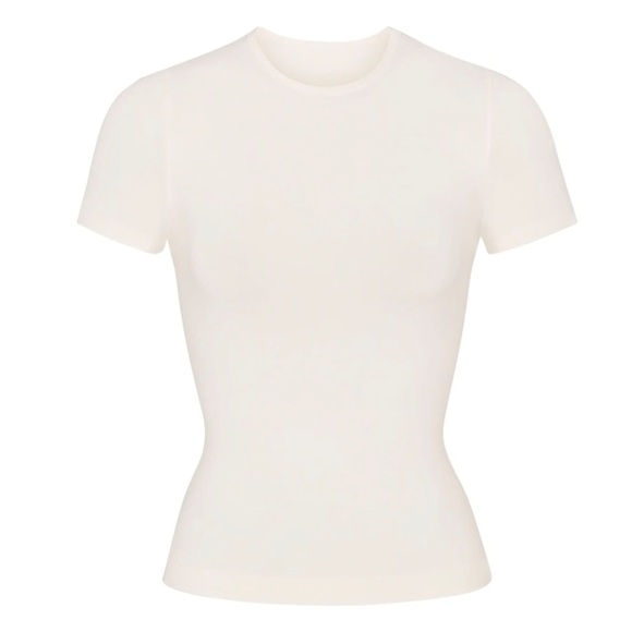 Skims Soft Smoothing Seamless T-Shirt in Marble - Picture 1 of 4